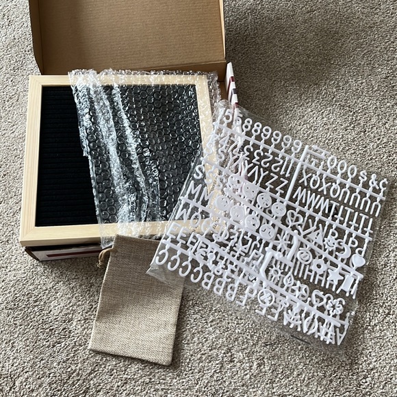 New! XO Sienna Felt Message Board - Picture 1 of 2